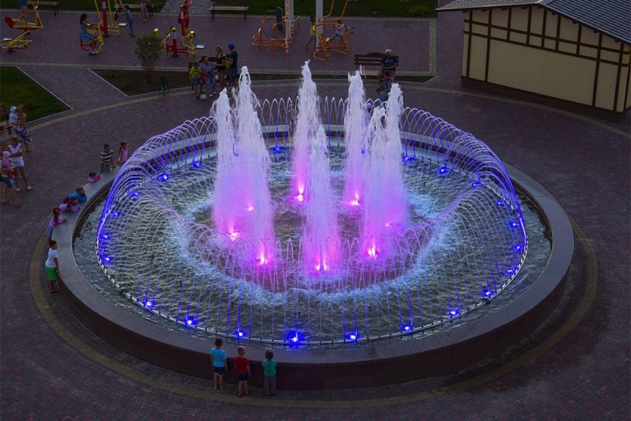 Large circular city fountain with water jets and LED lighting Large circular city fountain with water jets and LED lighting