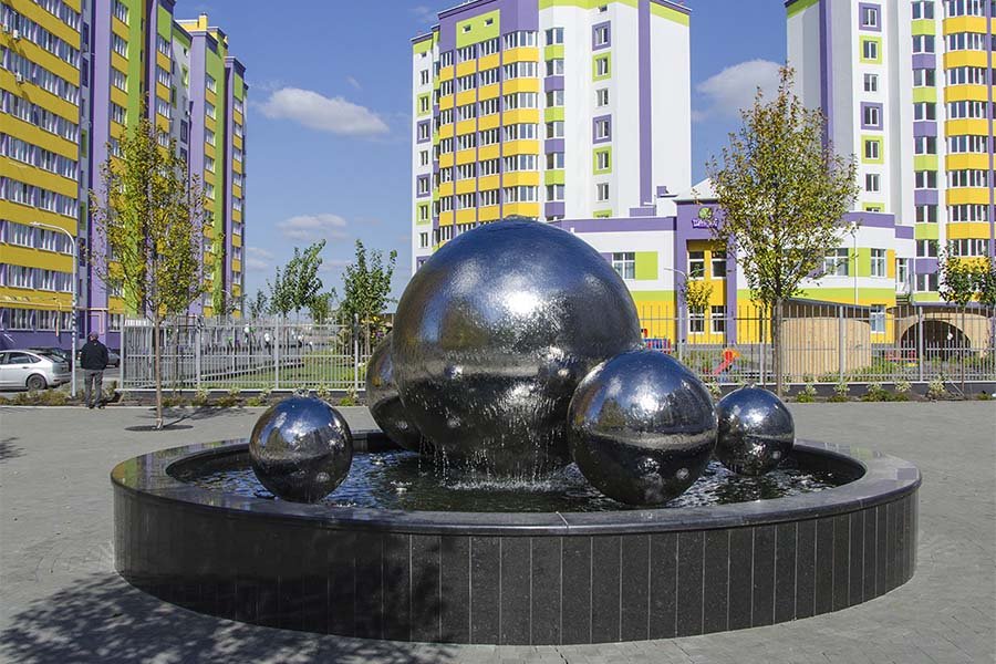 Stainless-Steel Sphere Fountain Stainless-Steel Sphere Fountain
