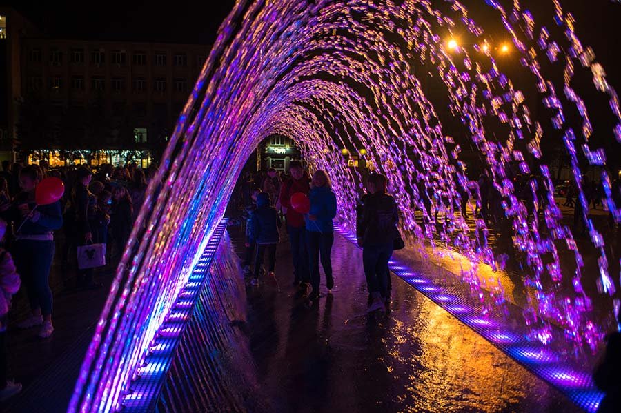 custom arched outdoor fountain for municipal park with LED lighting and interactive water feature arched outdoor fountain with led light