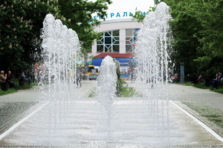 Public Fountain Installation – interactive urban water feature for public space Public dynamic fountain installation in urban park