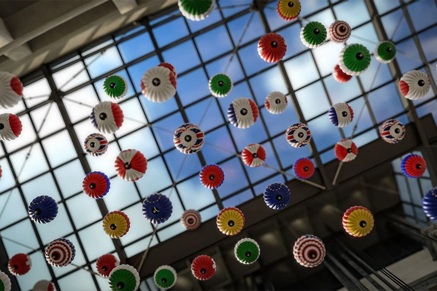 kinetic ceiling installation in commercial atrium kinetic ceiling installation