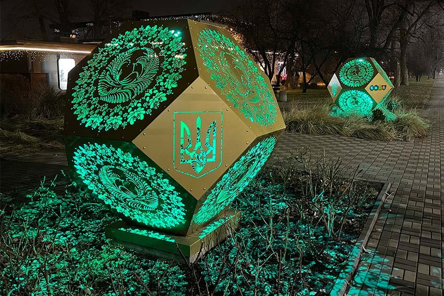 outdoor metal art sculpture with light, large size, outdoor outdoor metal art sculpture with traditional patterns