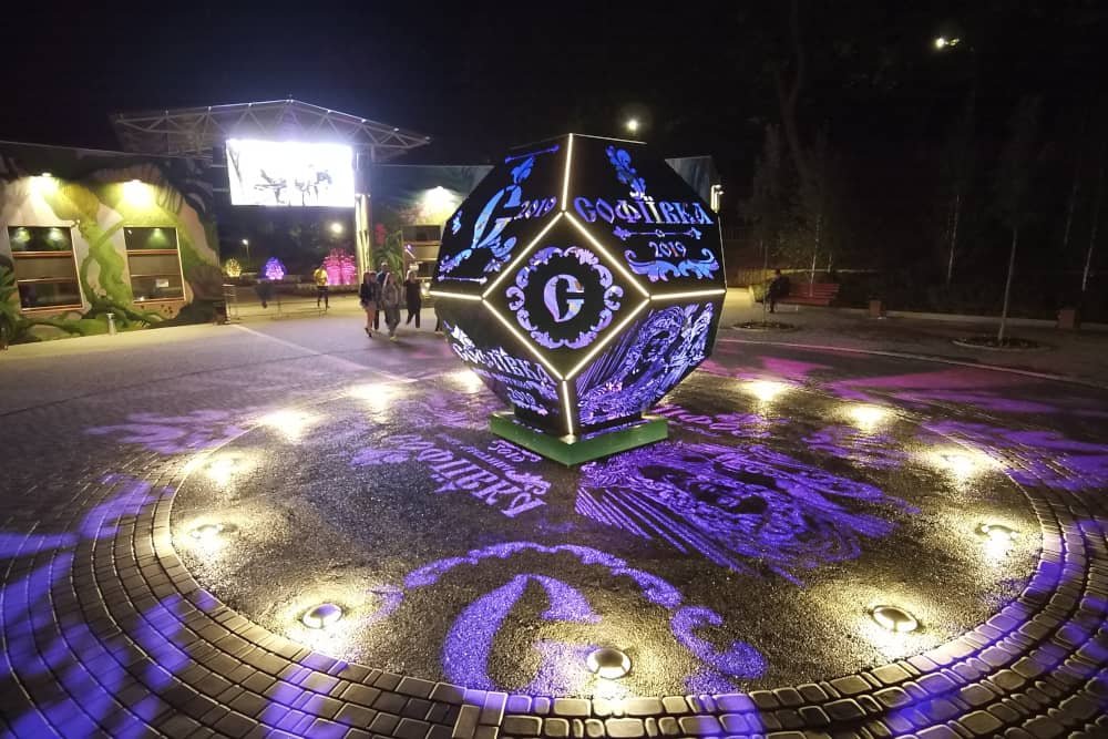 LED art installation with projecting lights