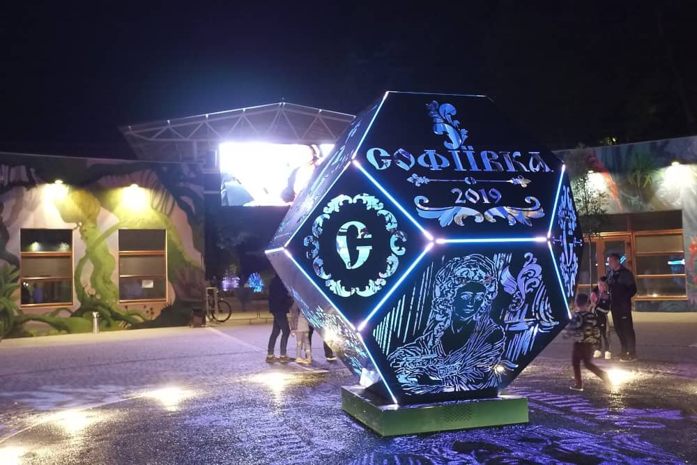 illuminated geometric LED installation with projecting light patterns