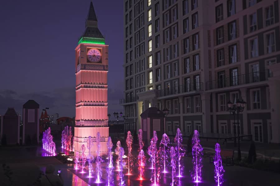 London inspired art feature with lighting at night