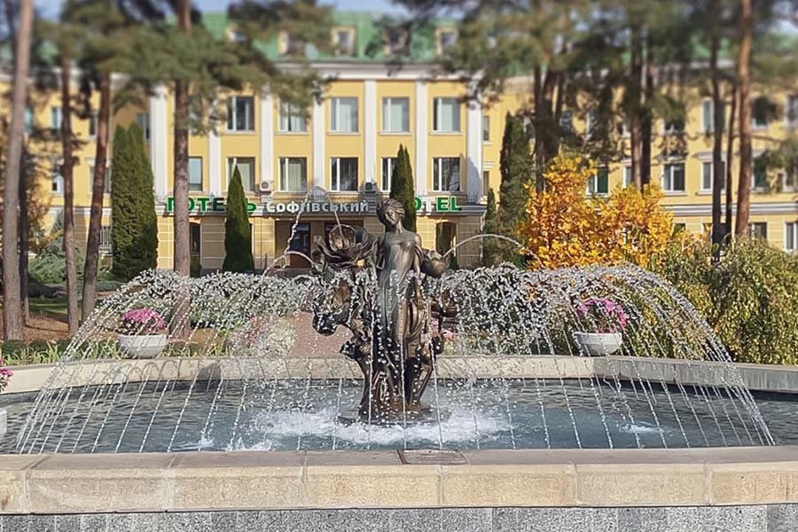 classical bronze woman sculpture in the center of fountain
