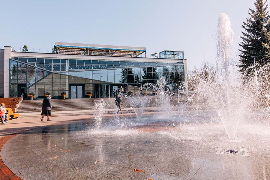 Modern building with interactive water fountain