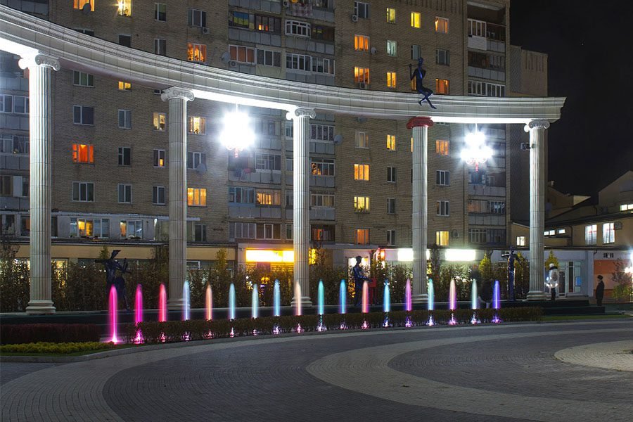 LED linear fountain lights at night