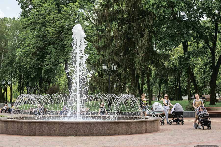 round fountain in the park