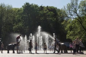 Dry Deck Fountain Elephant Play