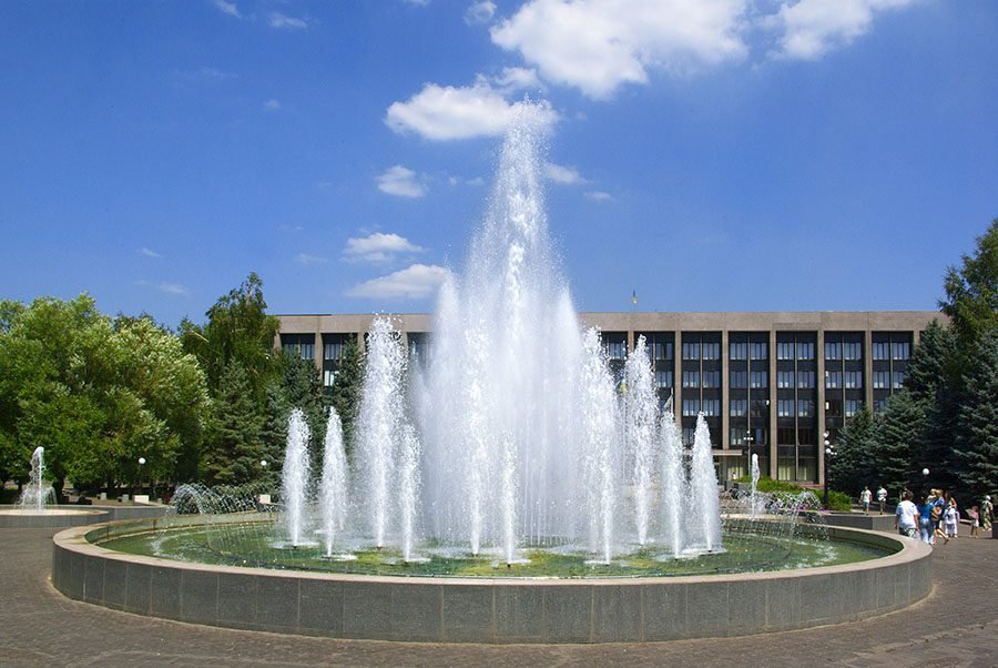 public round fountain 