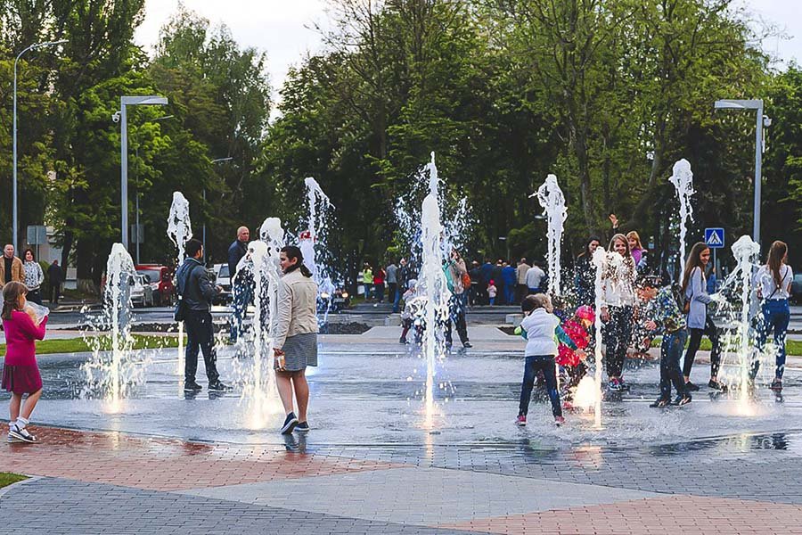 outdoor vertical water jets