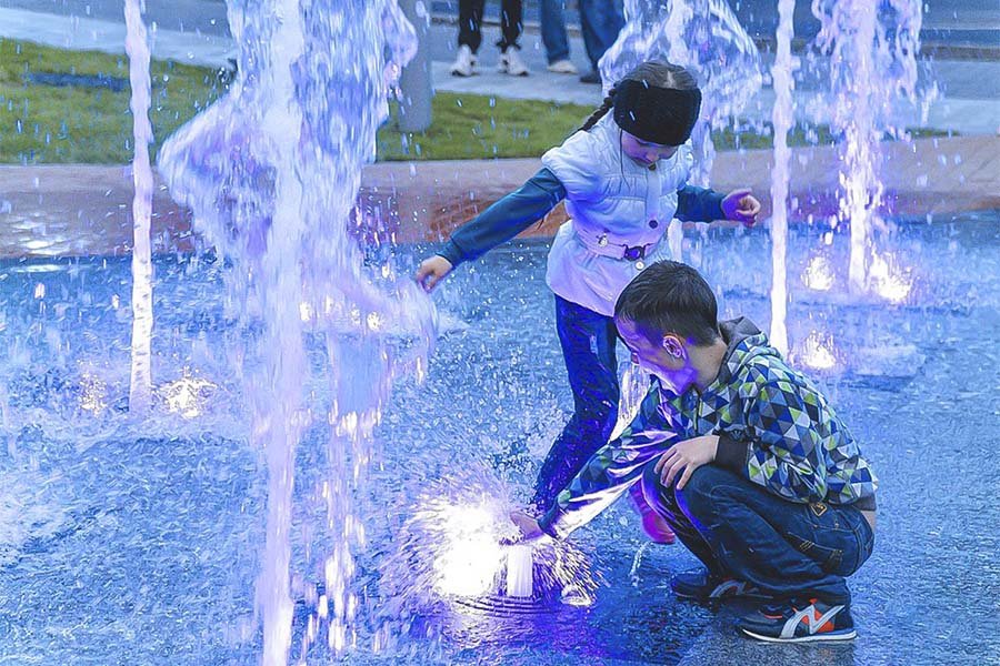 kinds playing with water