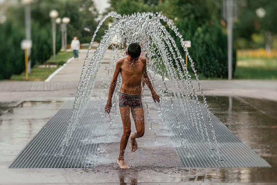 Arched water fountain installation in a public park