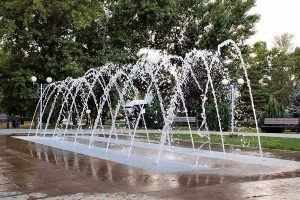 Dry Deck Fountain Water Arch