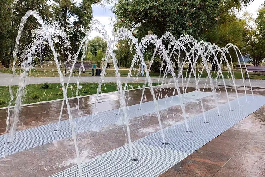 unique arched interactive fountain