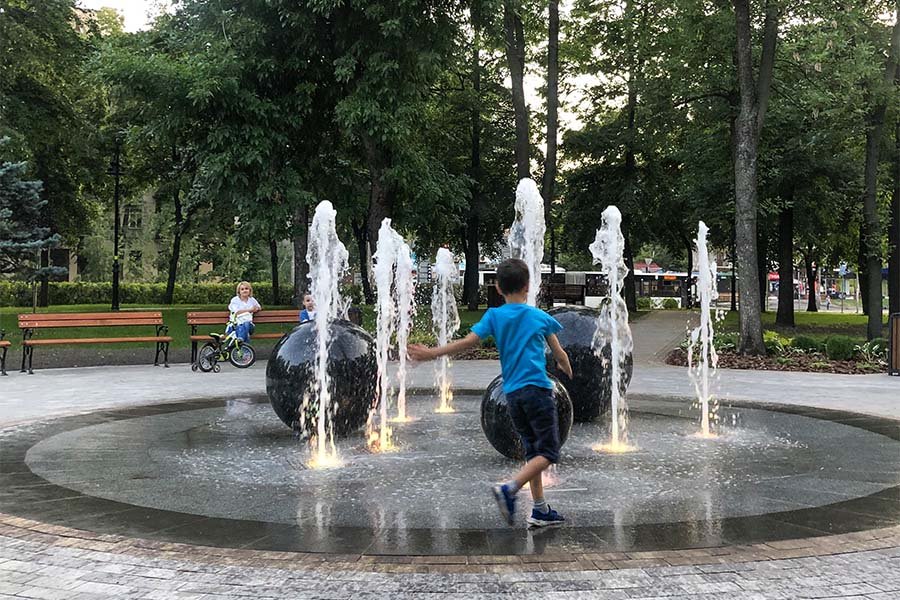 Modern urban fountain