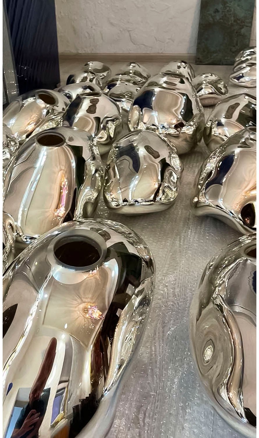 Glass elements for kinetic installation prepared for assembly